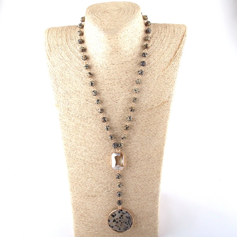A BEAUTIFUL NATURAL STONE & GLASS NECKLACE